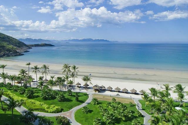 Biển Nhật Lệ - Một trong những bãi biển đẹp nhất ở Việt Nam - Vntrip.vn